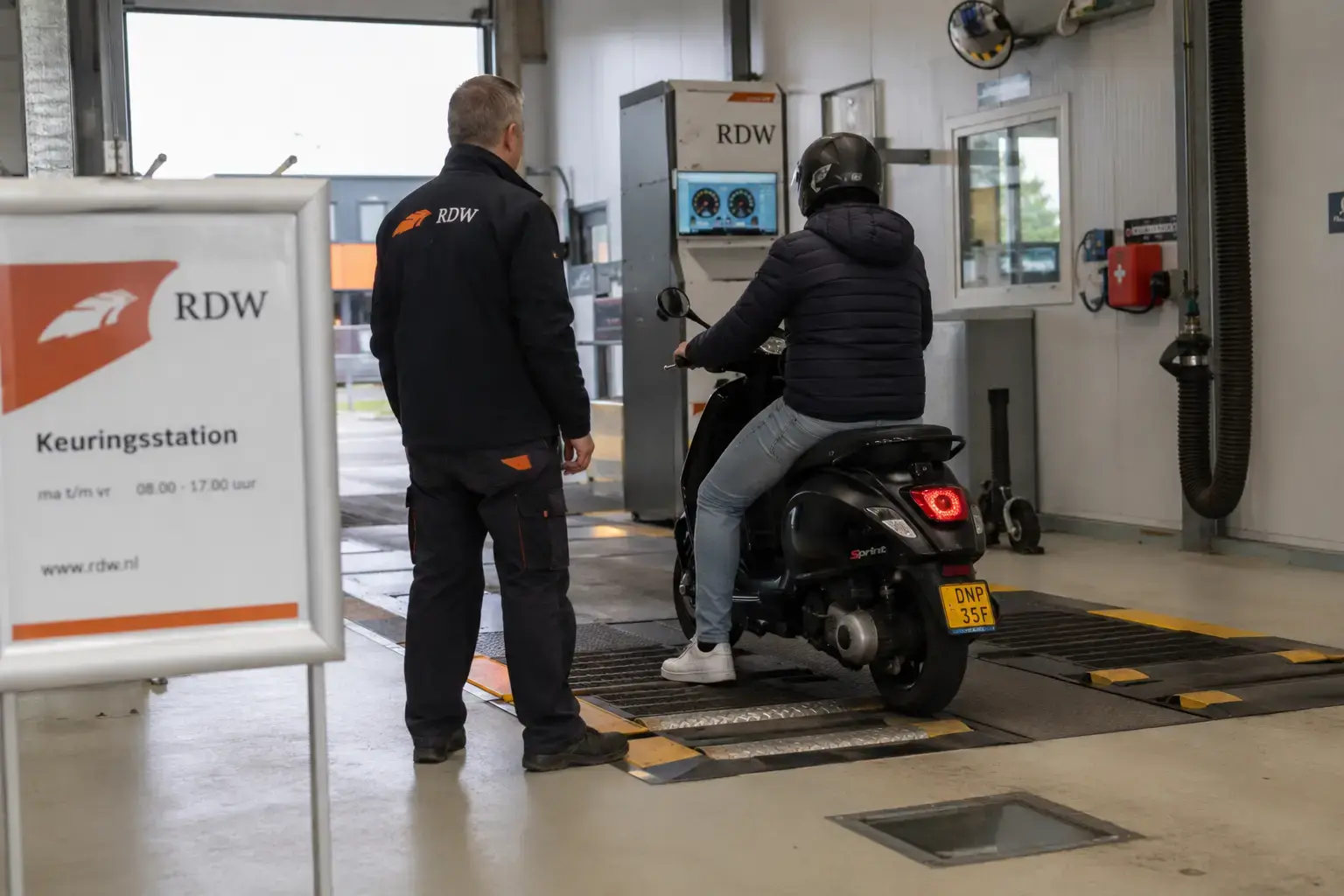 Zaandam Citybikes keurt geen scooters meer. Dit kan alleen nog bij het RDW